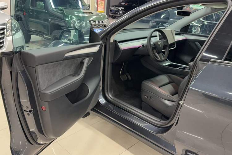 Used Tesla Model Y 2024 Long-Range All-Wheel-Drive Version