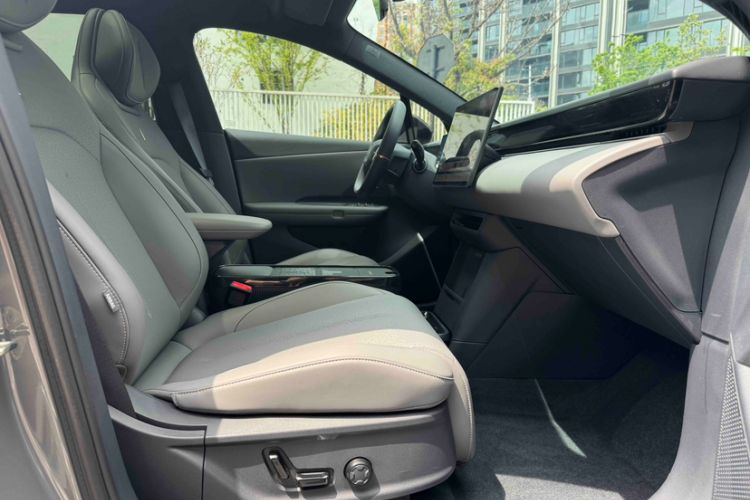 Used Lynk & Co Z20 2025 530 km Range Rear-Wheel Drive Max Interior 6