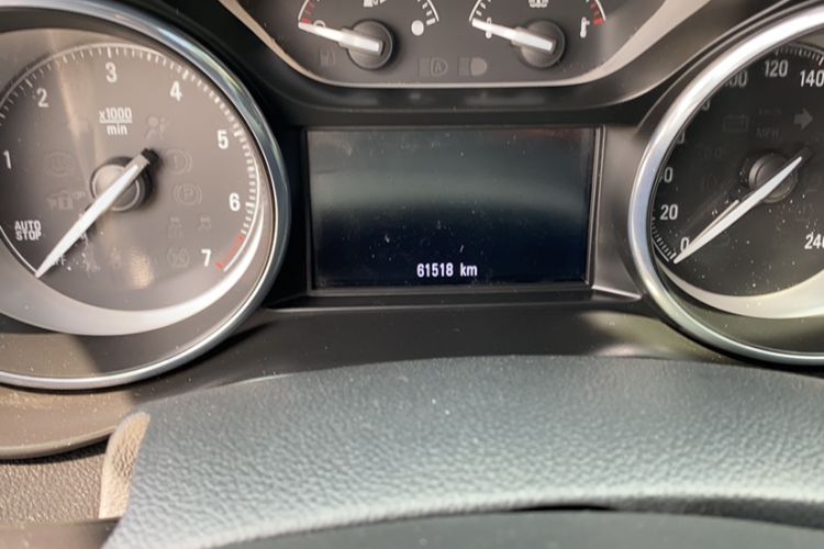 Used Buick Envision 2018 20T Two-Wheel Drive Luxury Model Odometer Close Up