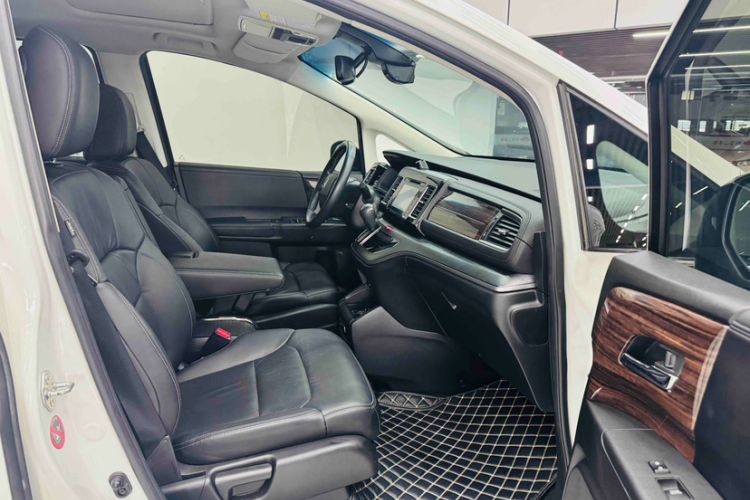 Used Honda Elysion 2016 2.4L Supreme Edition Right Front Seat