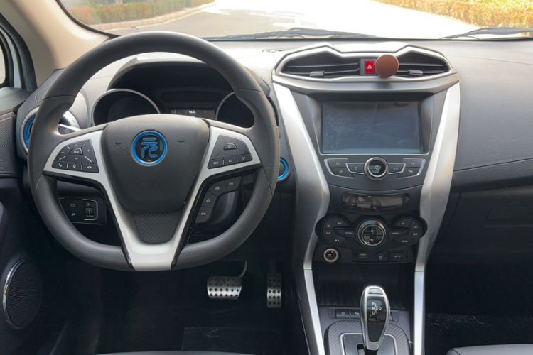 Used BYD Yuan New Energy 2018 EV360 Smart Connected Cool Model Interior 2