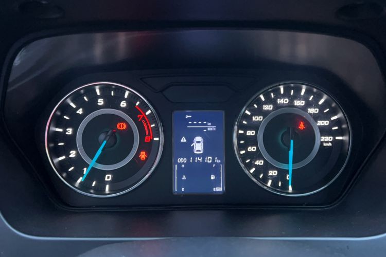 Used Soueast V5 Lingzhi 2017 1.5L Manual New Elite Model Odometer Close Up