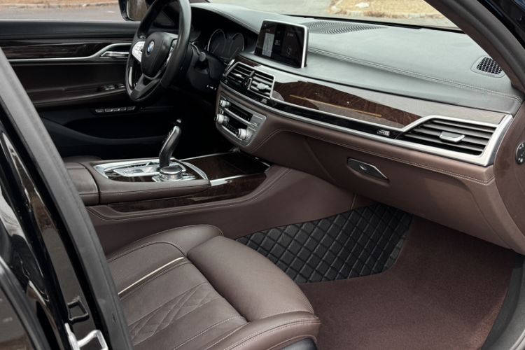 Used BMW 7 Series 2017 740Li xDrive Luxury Edition Interior 9