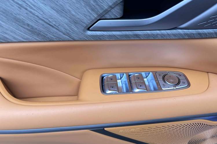 Used Wey Gaoshan 2025 Four-Wheel Drive Alpine 9 Interior 6