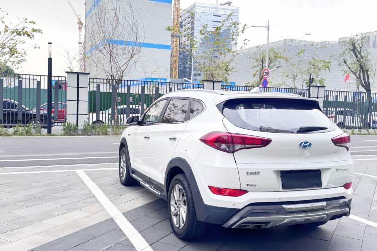 Used Hyundai Tucson 2015 1.6T Dual-Clutch Two-Wheel-Drive Smart Model Exterior 3