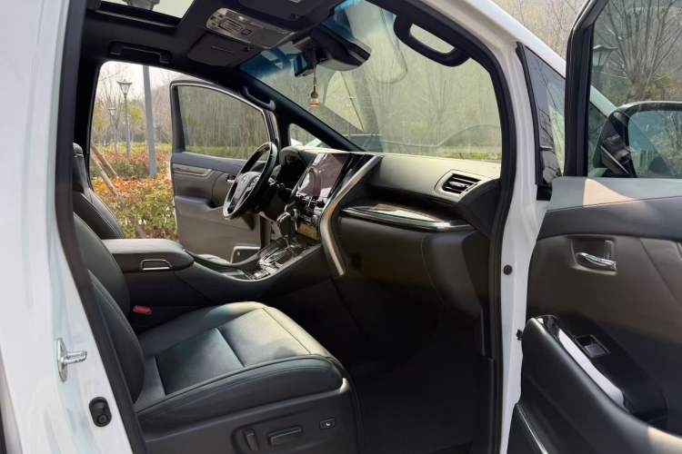 Used Toyota Vellfire 2023 Crown Dual-Engine 2.5L HV Ultimate Edition