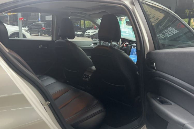 Used Peugeot 408 2018 Revised 350THP Automatic Luxury Edition Interior 4