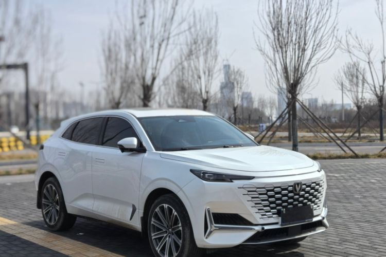 Used CHANGAN UNI-K 2024 2.0T Two-Wheel Drive Global Edition Exterior 4