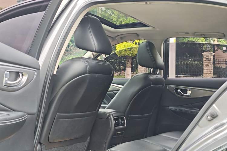 Used Infiniti Q50L 2016 2.0T Ambition Edition Interior 6