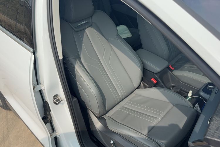 Used Audi Q5 e-tron 2023 40 e-tron Starry Edition Luxury Package Right Front Seat