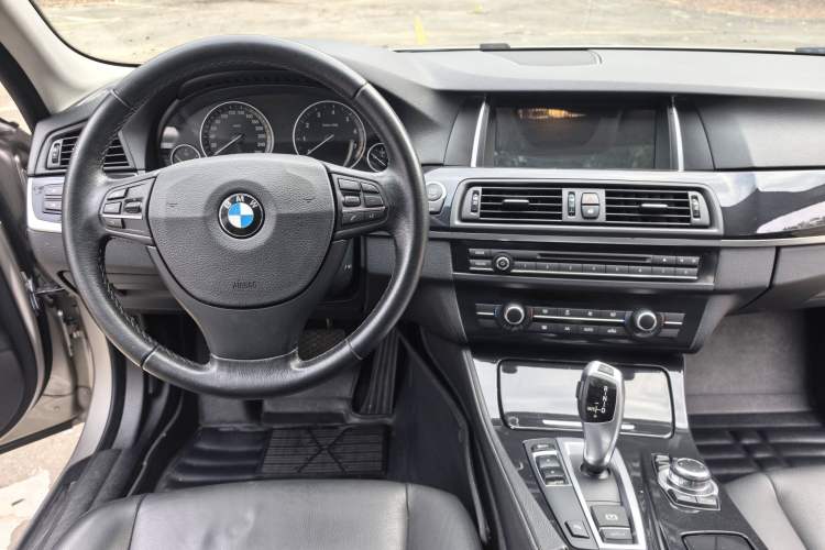 Used BMW 5 Series 2014 520Li Elegant Model
