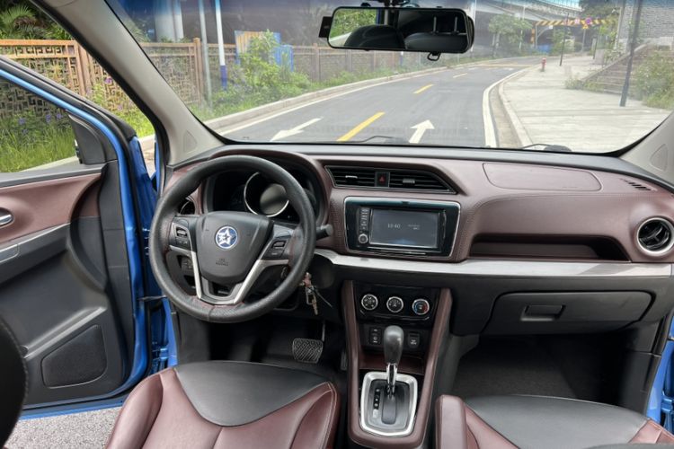 Used Venucia M50V 2019 1.6L CVT Luxury Edition
