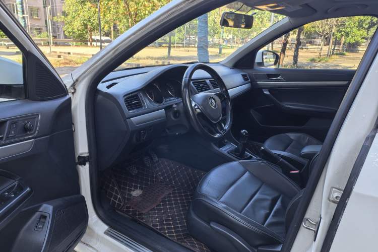 Used Volkswagen Lavida 2015 1.6L Manual Comfort Edition
