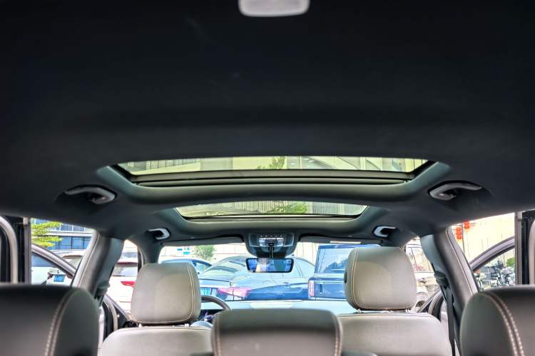 Used Mercedes-Benz EQB 2023-Year Restyled EQB 350 4MATIC Interior 9