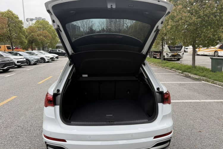 Used Audi Q3 2021 40 TFSI Fashion Dynamic Model