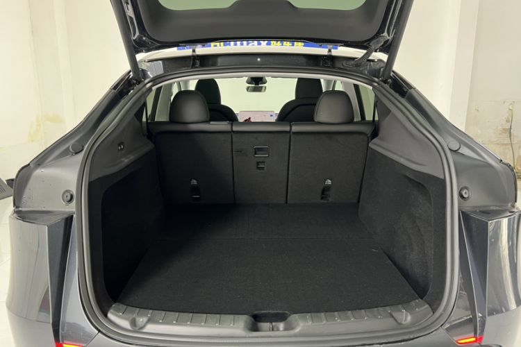 Used Tesla Model Y 2025 Rear-Wheel-Drive Version
