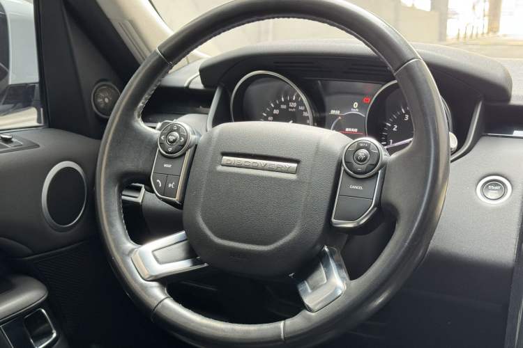 Used Land Rover Discovery 2018 3.0 SC V6 SE Interior 2