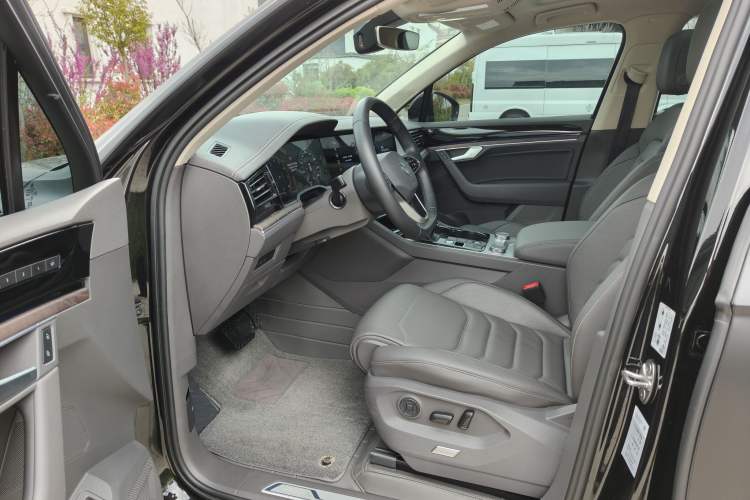 Used Volkswagen Touareg 2023 3.0 TSI Luxury Edition Obsidian Black Sport Package Left Front Seat