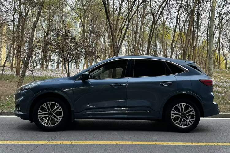 Used Ford Escape 2020 EcoBoost 245 Four-Wheel Drive Luxury Edition
