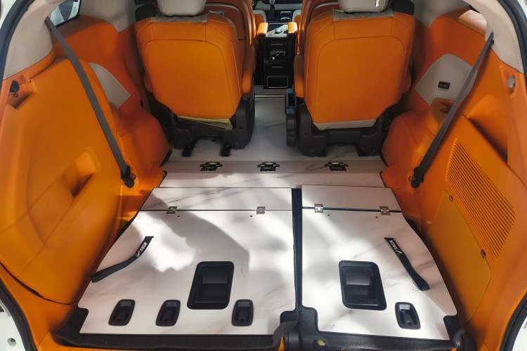 Used Toyota SIENNA 2021 2.5L Hybrid Comfort Edition Trunk