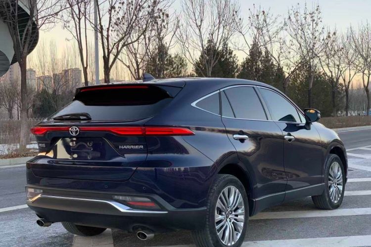 Used Toyota Harrier 2022 2.0L CVT Two-Wheel Drive Deluxe Edition
