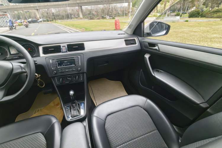 Used Volkswagen Santana 2015 Haval H6 1.6L Automatic Comfort Model Interior 6