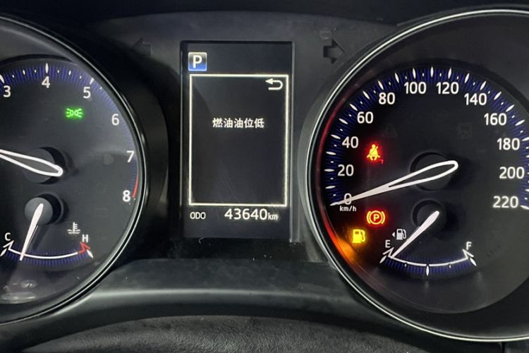 Used Toyota C-HR 2018 2.0L Leading with Sunroof China VI Standard Odometer Close Up