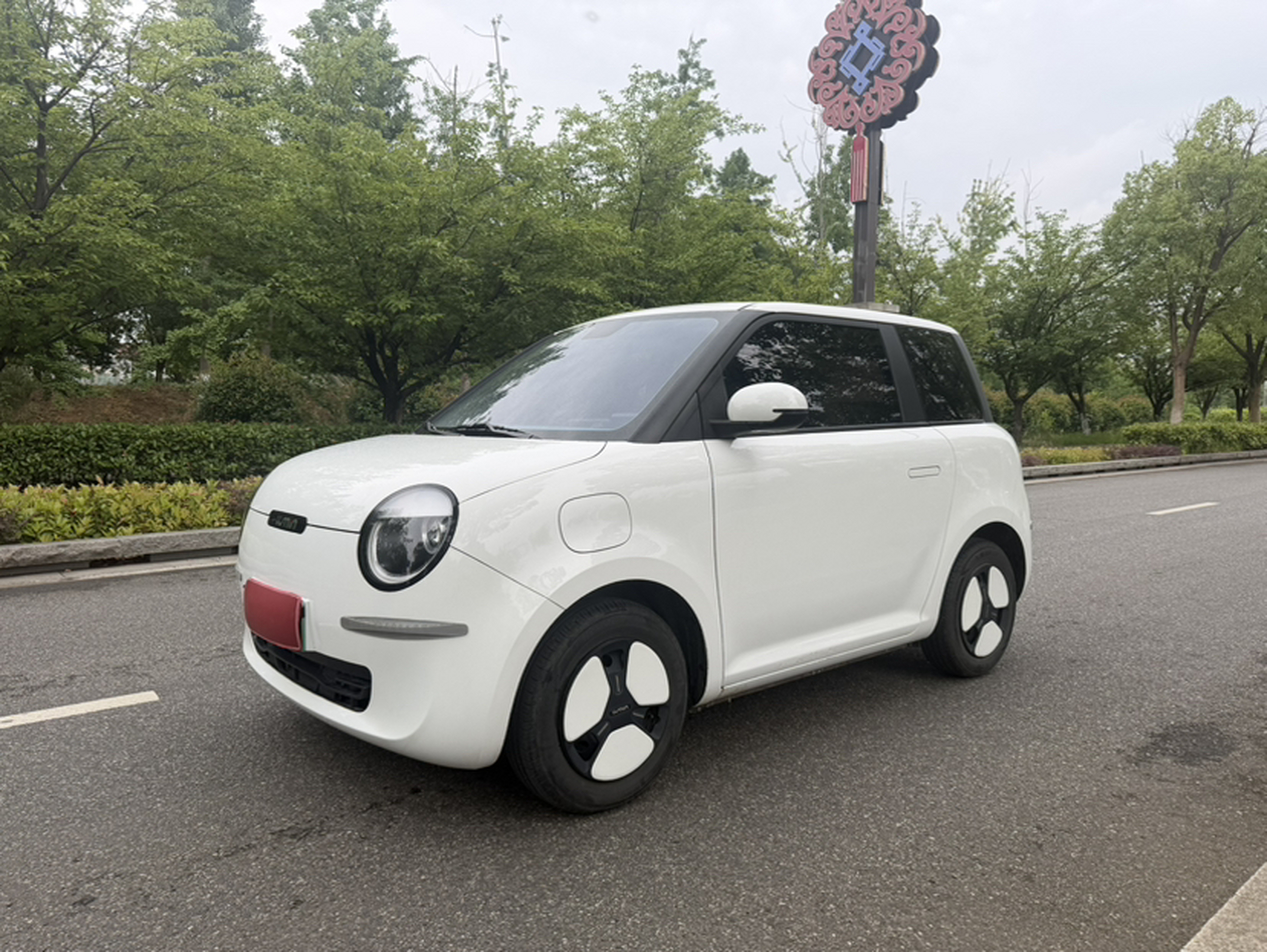Unter der Vorderseite des Autos