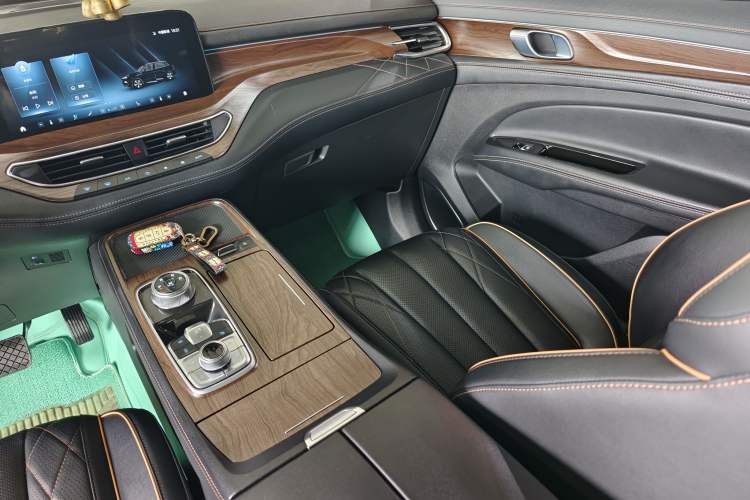 Used Ford Equator 2021 EcoBoost 225 Premier 6-Seater Interior 13