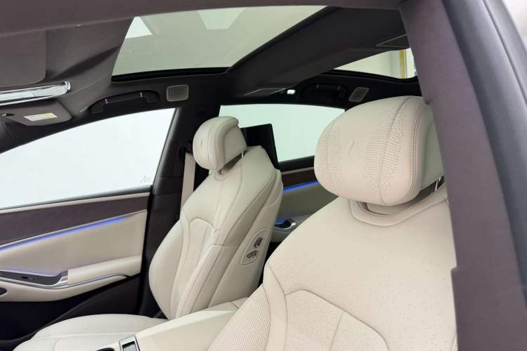 Used Denza Z9 2024 1100 km All-Wheel-Drive Ultra Version
