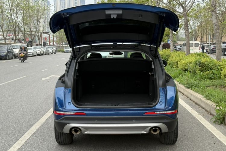 Used Lincoln Corsair 2020 2.0T Two-Wheel Drive Luxury Edition Trunk