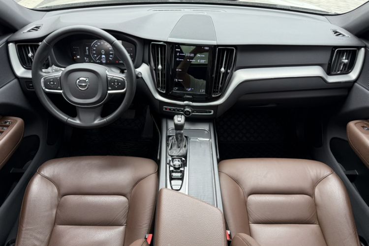 Used Volvo XC60 2021 T5 4x4 Smart Luxury Edition Interior 8