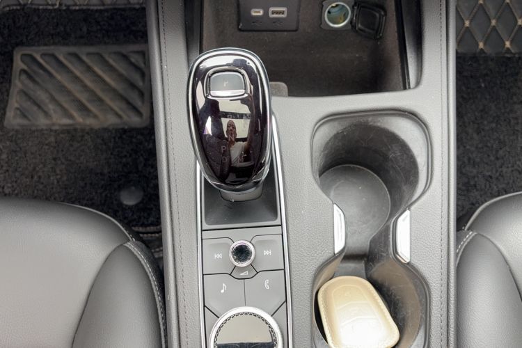 Used Cadillac XT4 2023 28T Two-Wheel-Drive Luxury Version Gear Lever