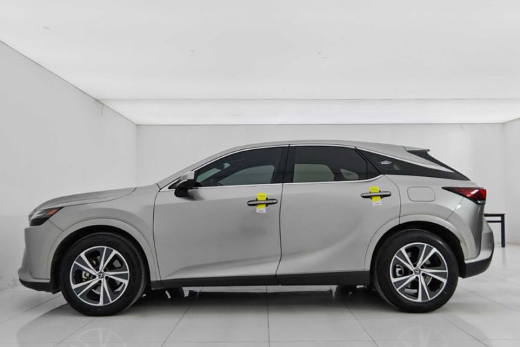 Used Lexus RX 2023 350h Two-Wheel Drive Enjoyment Version
