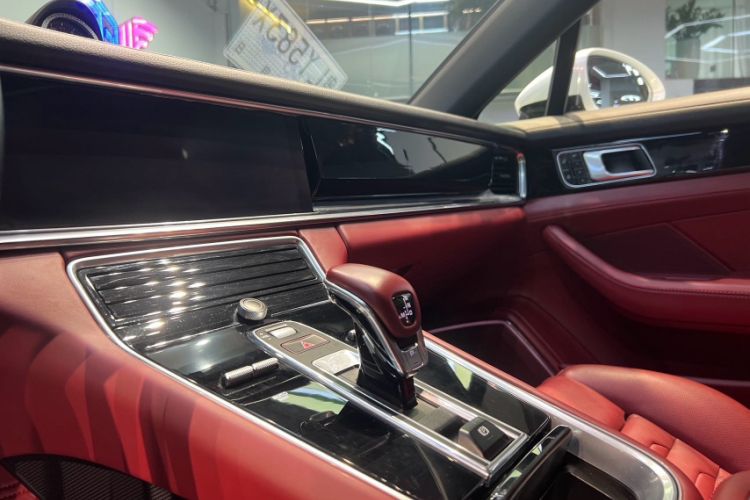 Used Porsche Panamera 2019 Panamera 4 Executive Long Wheelbase 2.9T Interior 7