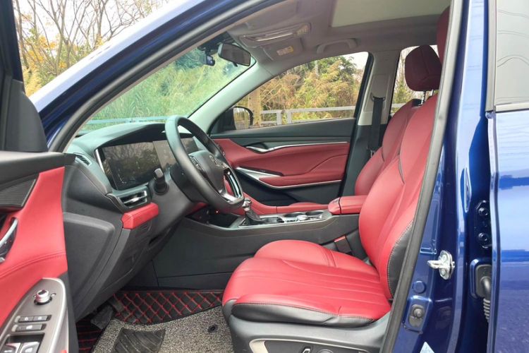 Used CHANGAN CS75 PLUS 2020 1.5T Automatic Luxury Version Interior 8