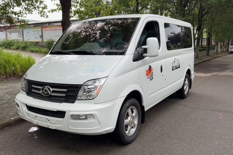 Used SAIC MAXUS Xintu V80 2023 2.0T AMT Classic Aoyuntong Short Wheelbase Ultra-Low Roof 5/6-Seater