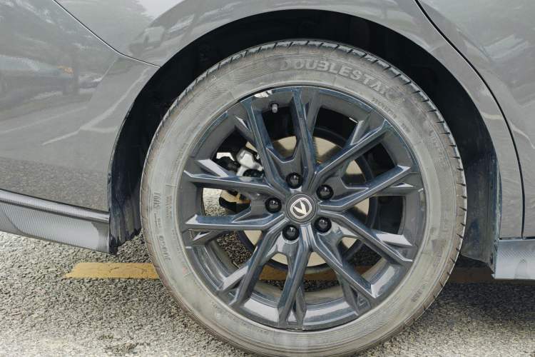 Used CHANGAN UNI-V 2025 1.5T 500Bar Prestige Version
