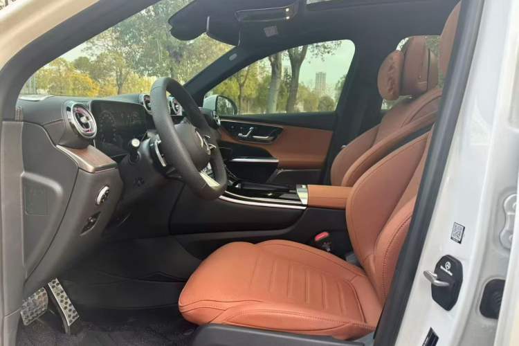 Used Mercedes-Benz GLC 2025 Refreshed GLC 300 L 4MATIC Dynamic Version 5 Seats Interior 3