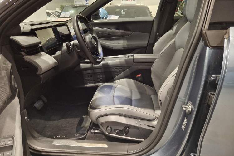 Used Lynk & Co 08 EM-P 2023 220km All-Wheel-Drive Performance Halo
