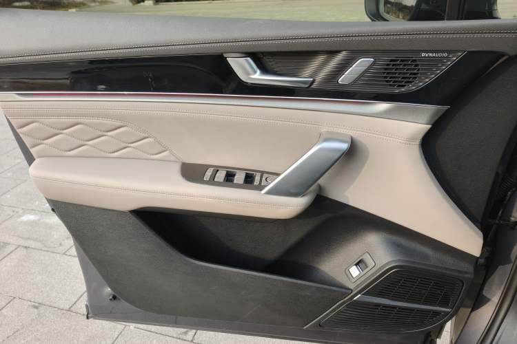 Used BYD Tang New Energy 2024 DM-i Glory Edition 112KM Flagship Model
