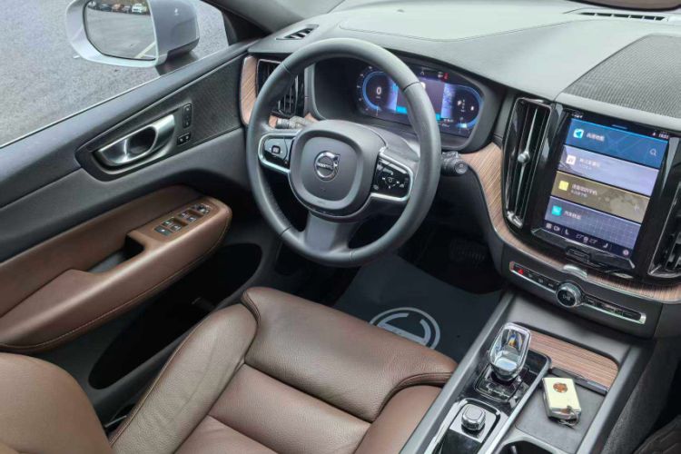 Used Volvo XC60 2023 B5 4x4 Smart Luxury Edition