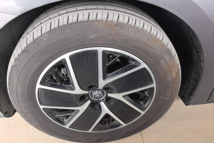 Used BYD Qin L 2025 DM-i Smart Drive 120KM Superior Model Interior 3