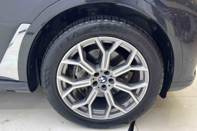 Used BMW X7 2022 xDrive40i Luxury Package with Leading Features
