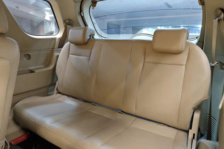 Used Dongfeng Fengon 370 2016 1.5L Manual Standard Edition SFG15-02 7 Seats Interior 12