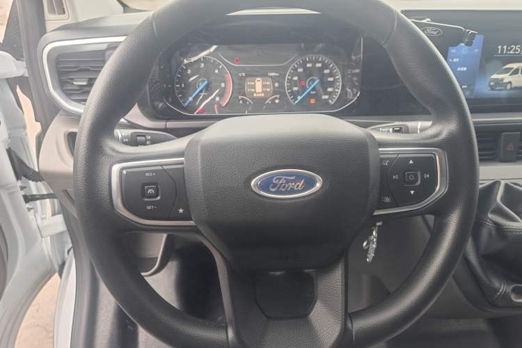 Used Ford Transit 2023 2.0T Diesel Manual Multifunction Commercial Vehicle Mid-axle Low-Roof Design 5/6 Seats
