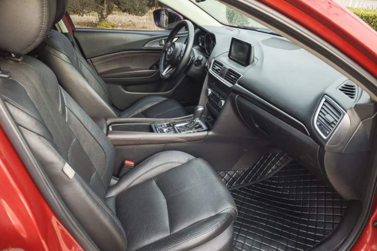 Used Mazda Mazda 3 Axela 2017 Hatchback 2.0L Automatic Sport Model China V Emission Standard
