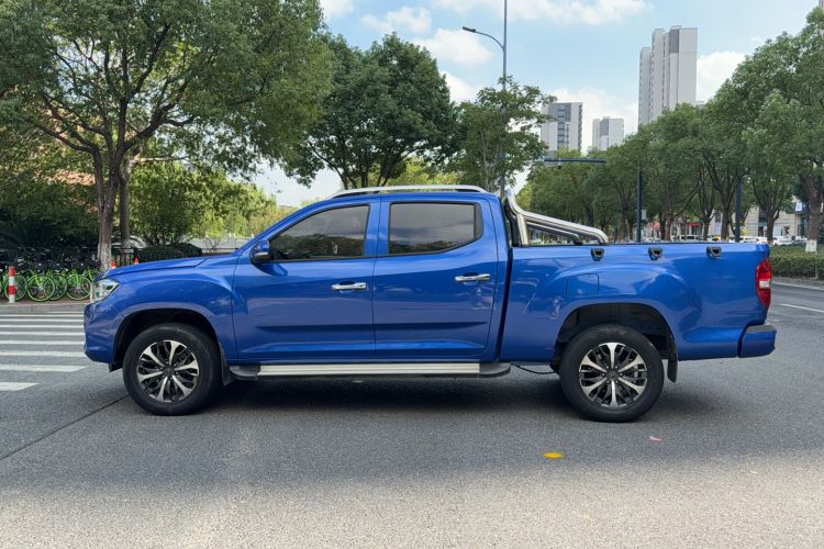 Used SAIC MAXUS T70 2021 2.0T Diesel Automatic Two-Wheel Drive Elite Version with Long Bed and High Ground Clearance
