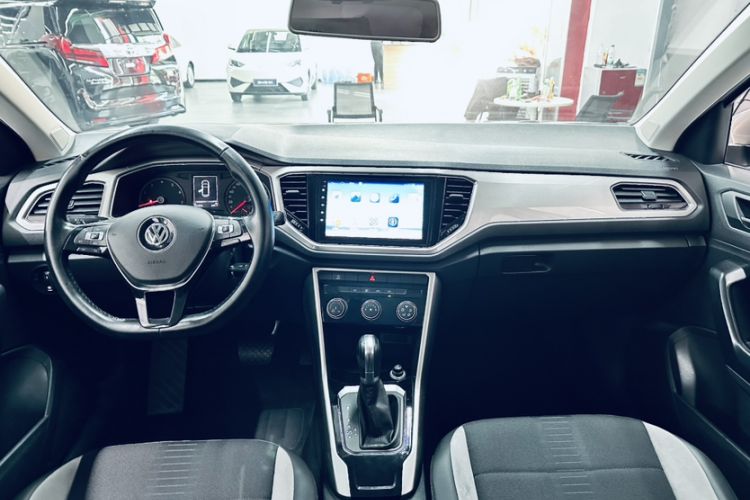 Used Volkswagen T-ROC 2018 230TSI DSG Two-Wheel Drive Advanced Version China V Standard
