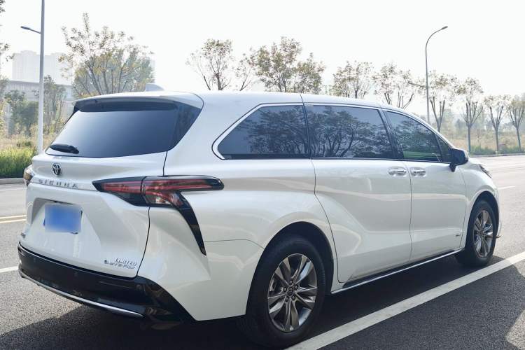 Used Toyota Sienna 2024 2.5L Hybrid Four-Wheel Drive Prestige Edition